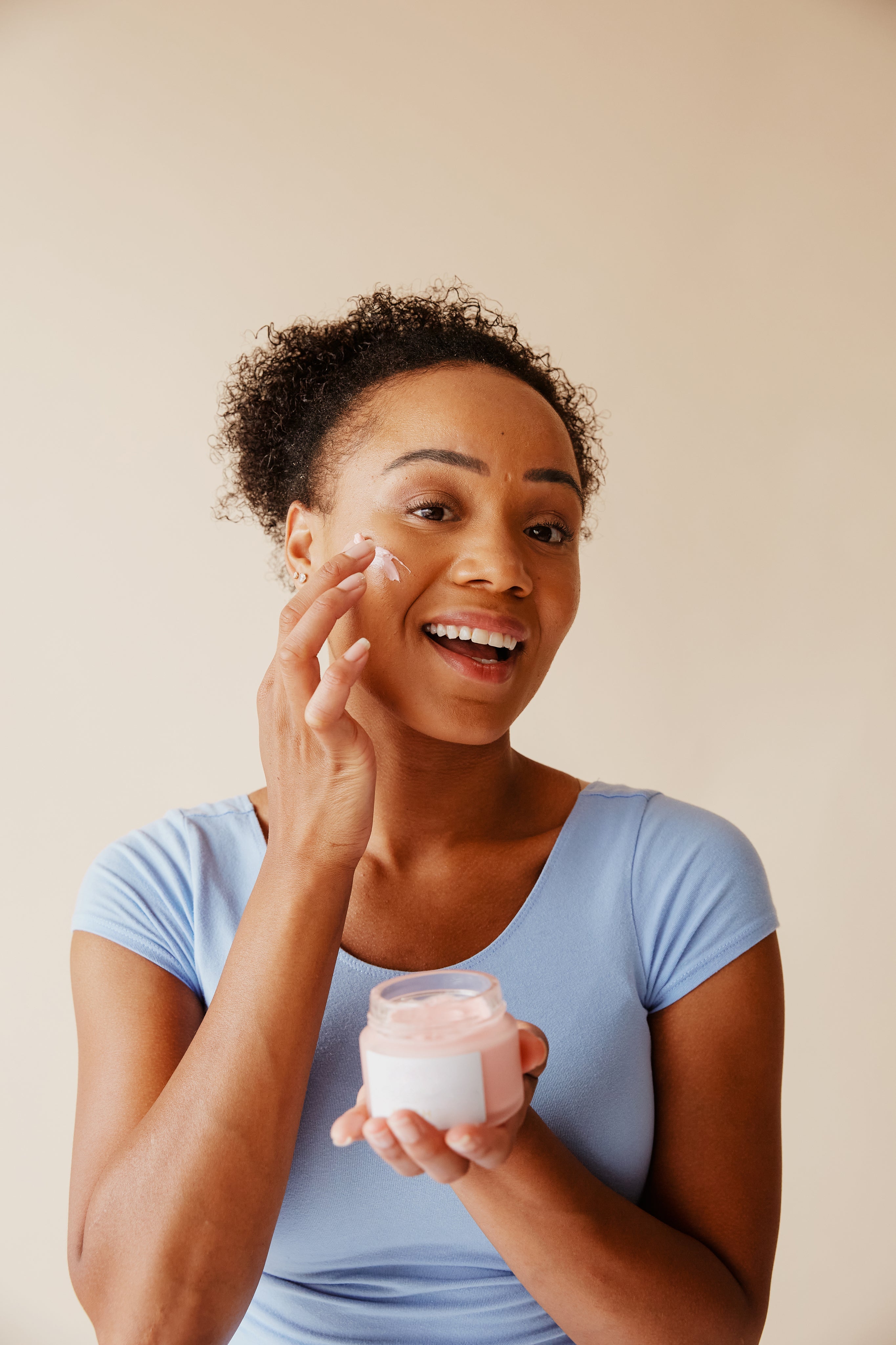 Comment réduire les taches du visage efficacement ? Routine K-beauty simple