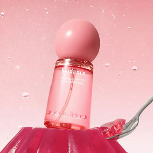 Brume visage Biodance Collagen Peptide Jelly Serum Mist pour hydrater, raffermir et illuminer la peau.