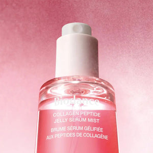 Flacon de la brume Biodance Jelly Serum Mist à la texture gelée transformée en fine brume hydratante.