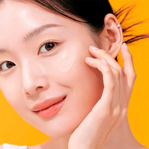 https://cdn.shopify.com/s/files/1/0568/9802/7638/files/Celimax_Pore_DarkSpotBrighteningSerum_Photo3.jpg?v=1763715957