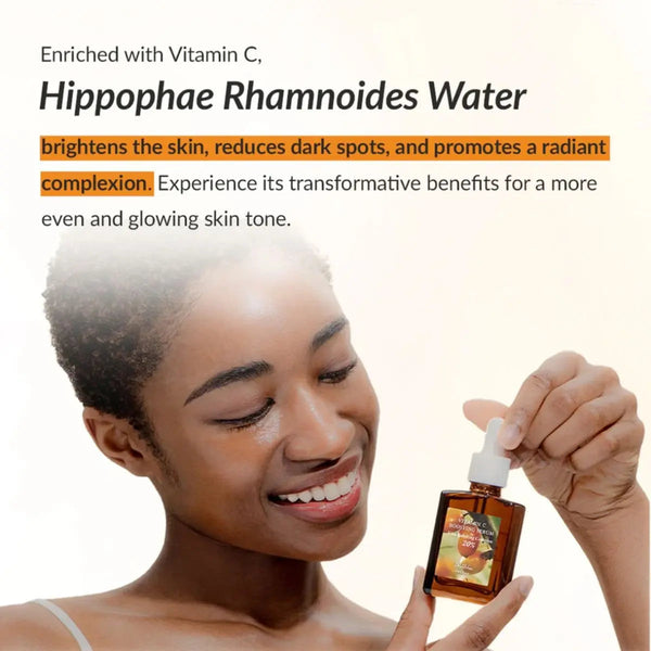 Dr. Althea Vitamin C Boosting Serum présenté sur une affiche promotionnelle mettant en avant l’éclat du teint, l’hydratation intense et une texture légère à absorption rapide