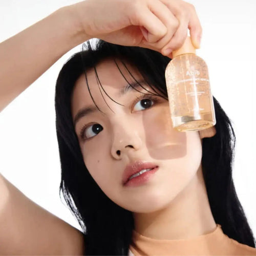 Sérum Abib Glutathiosome Dark Spot Serum avec texture microcapsules présenté comme adapté aux peaux normales, sèches, sensibles et mixtes pour cibler les taches pigmentaires, le teint irrégulier, les marques d’acné et le teint terne.