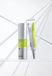 Visuel du sérum raffermissant Celimax Retinol Shot avec 0,1 % de rétinol pur et un complexe de 9 peptides, présentant ses bénéfices : améliore l’élasticité, raffermit et lisse la peau, réduit l’apparence des rides et ridules et affine le grain de peau.