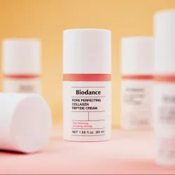 Collection Biodance Pore Perfecting Collagen Peptide avec crème visage au collagène pour une peau lisse et éclatante.