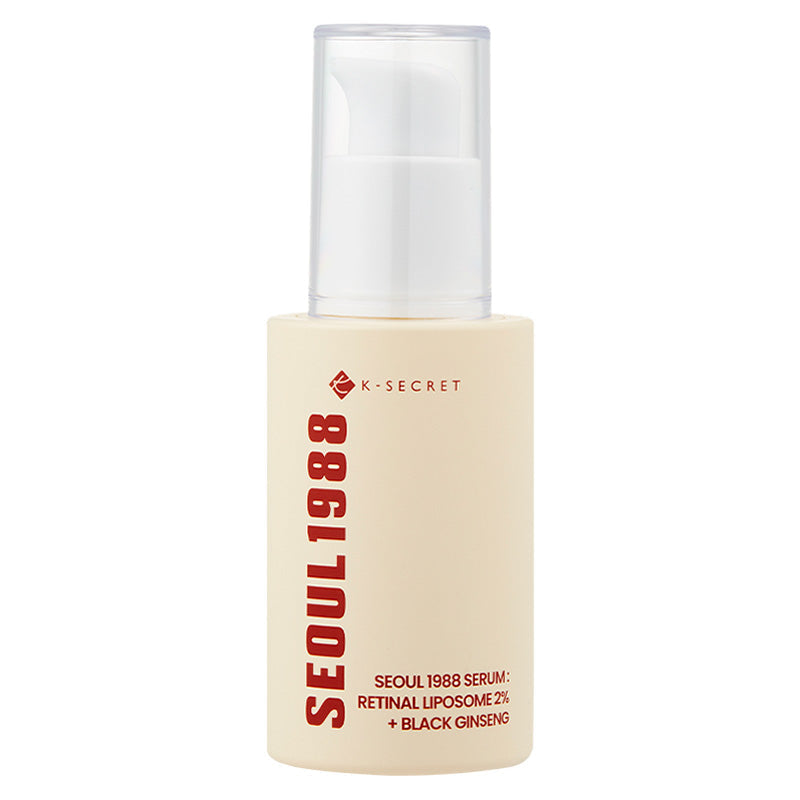 KSECRET SEOUL 1988 Retinal Serum avec pompe doseuse et texture du sérum sur fond beige. Sérum coréen au rétinal pour les rides, le grain de peau et le renouvellement cutané.